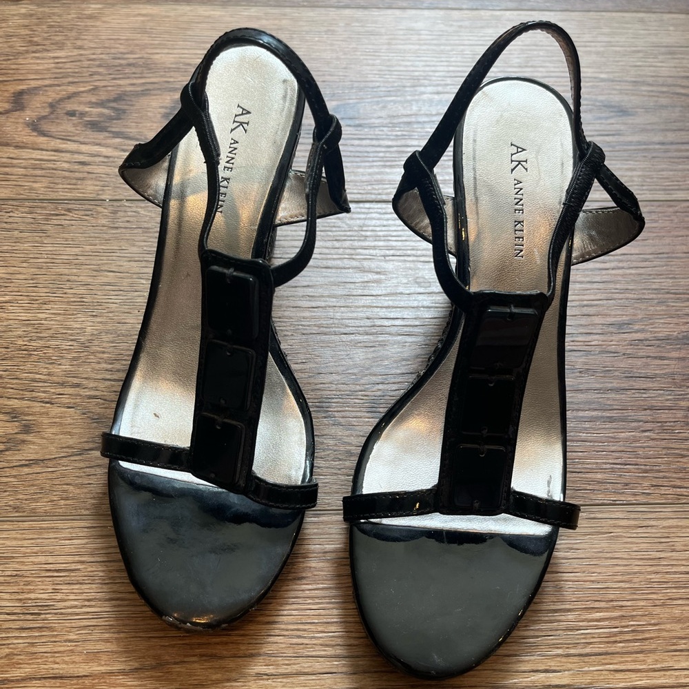 Anne Klein Black T-Strap Platform Heel Sandals Women’s 8.5